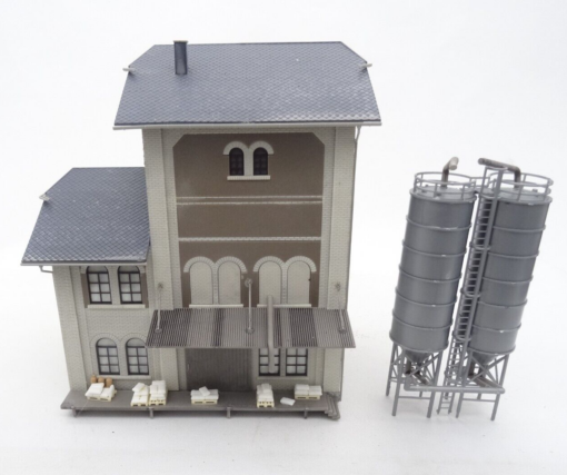 Spur H0 Industriegebäude mit Silo aus Anlagenrückbau, siehe Bilder RR100 o.
