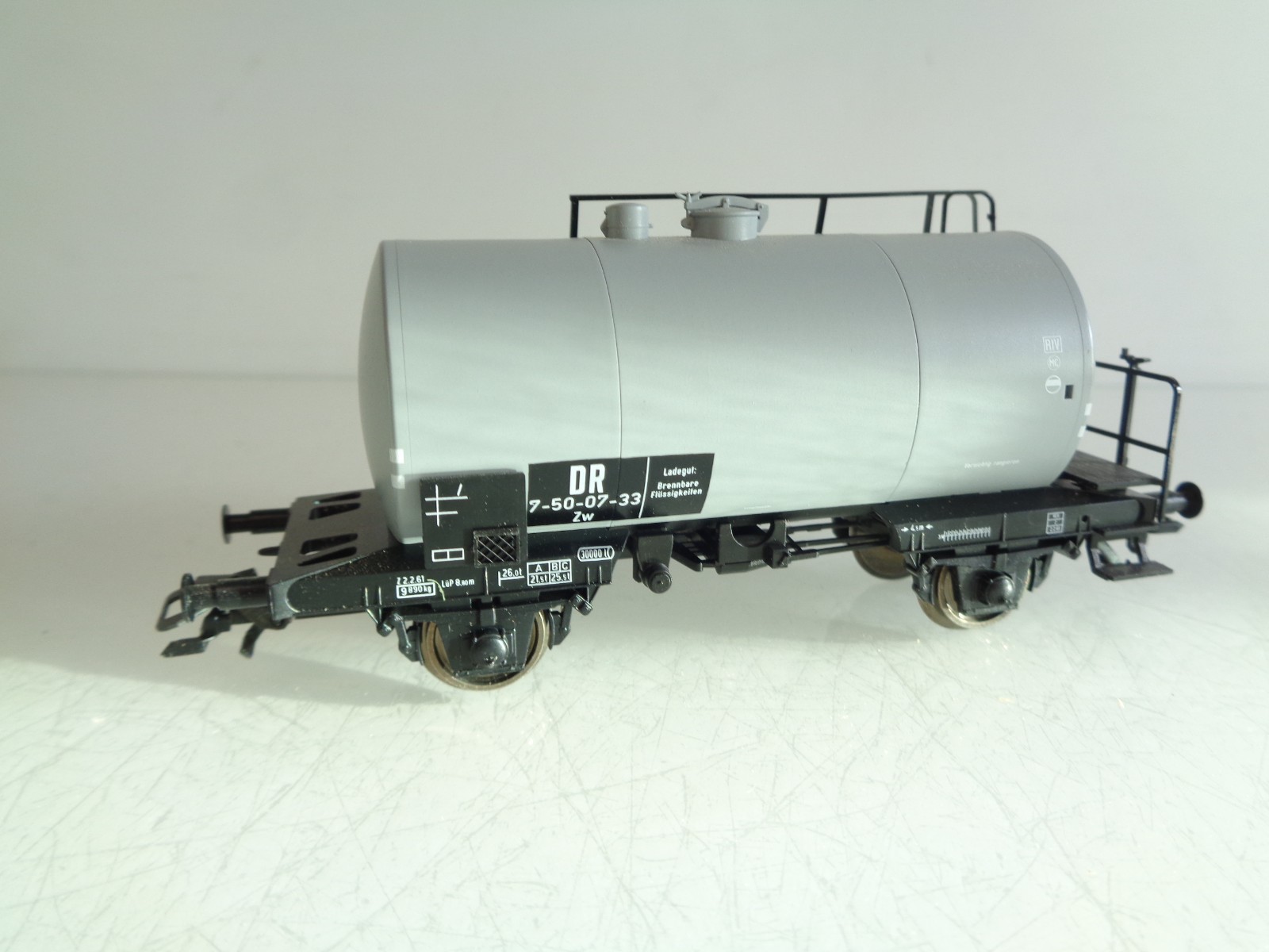 Spur H0 Kesselwagen 7-50-07-33 der DR RR4462 o. – Bild 3