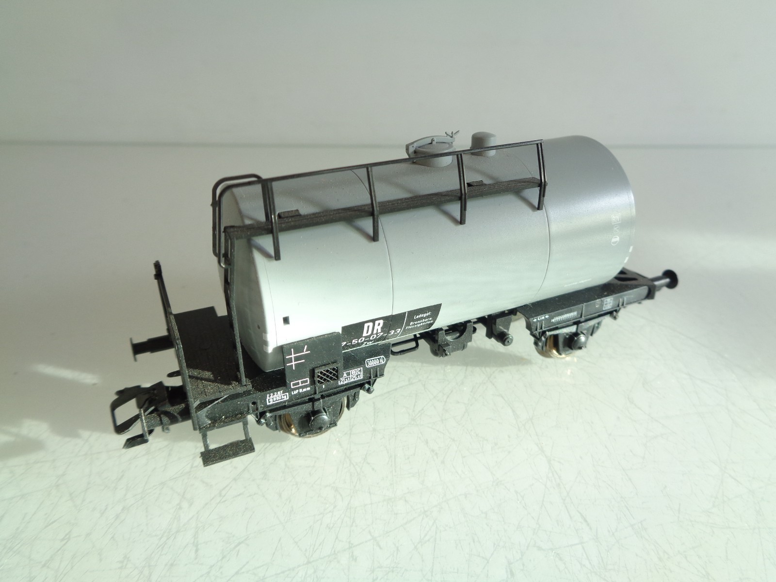 Spur H0 Kesselwagen 7-50-07-33 der DR RR4462 o.