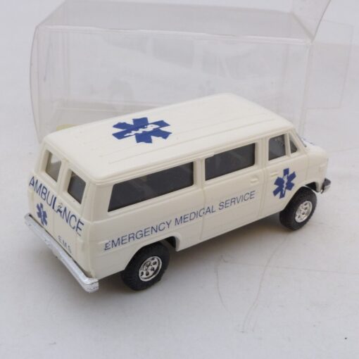 Trident 1:87 Chevrolet Van Emergency Medical Service / AMBULANCE, in EVP EB8717 – Bild 3