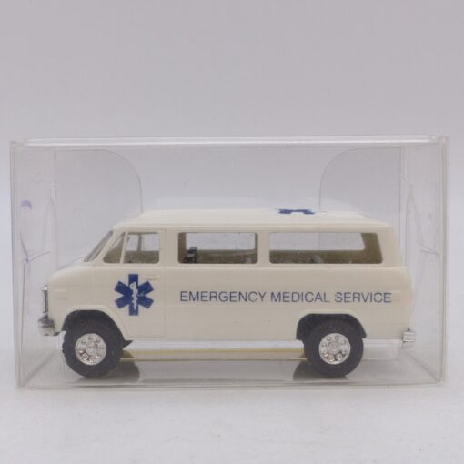 Trident 1:87 Chevrolet Van Emergency Medical Service / AMBULANCE, in EVP EB8717 – Bild 4
