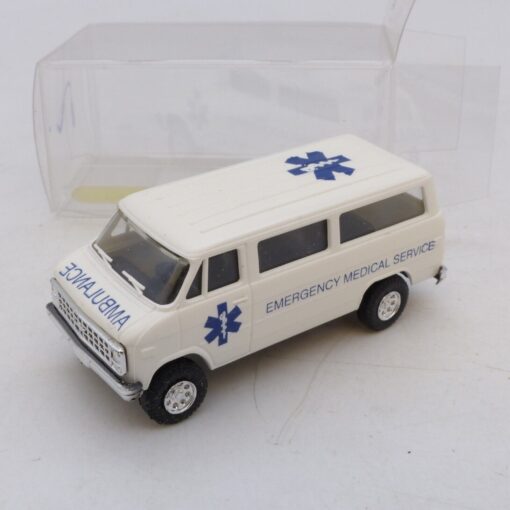 Trident 1:87 Chevrolet Van Emergency Medical Service / AMBULANCE, in EVP EB8717