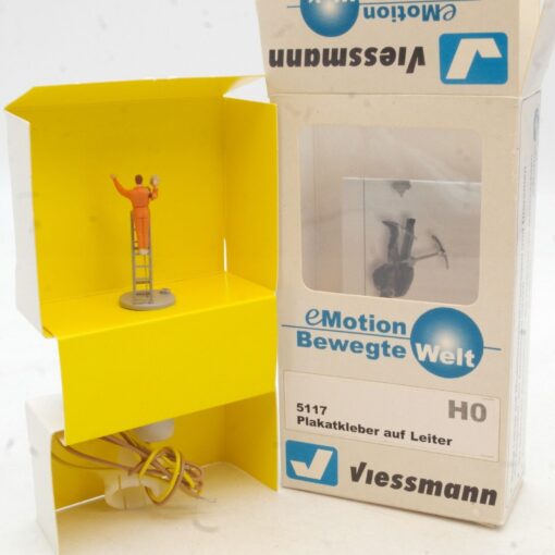Viessmann H0 1517 Plakatkleber auf Leiter in OVP RG3879