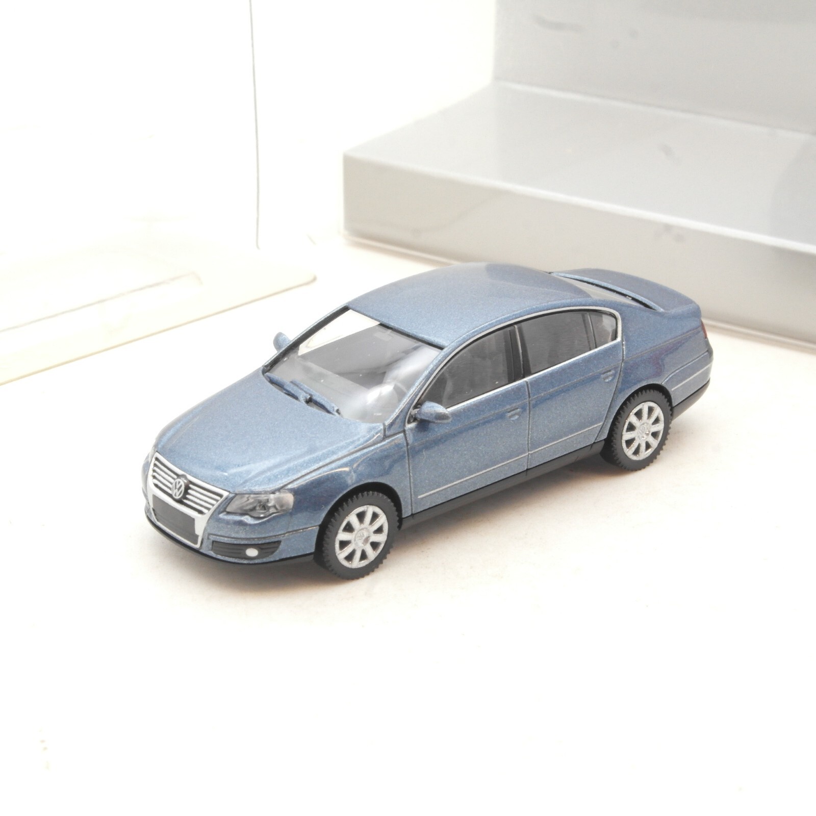 Wiking 1:87 Werbemodell VW Passat Limousine hellblau in OVP RG3151