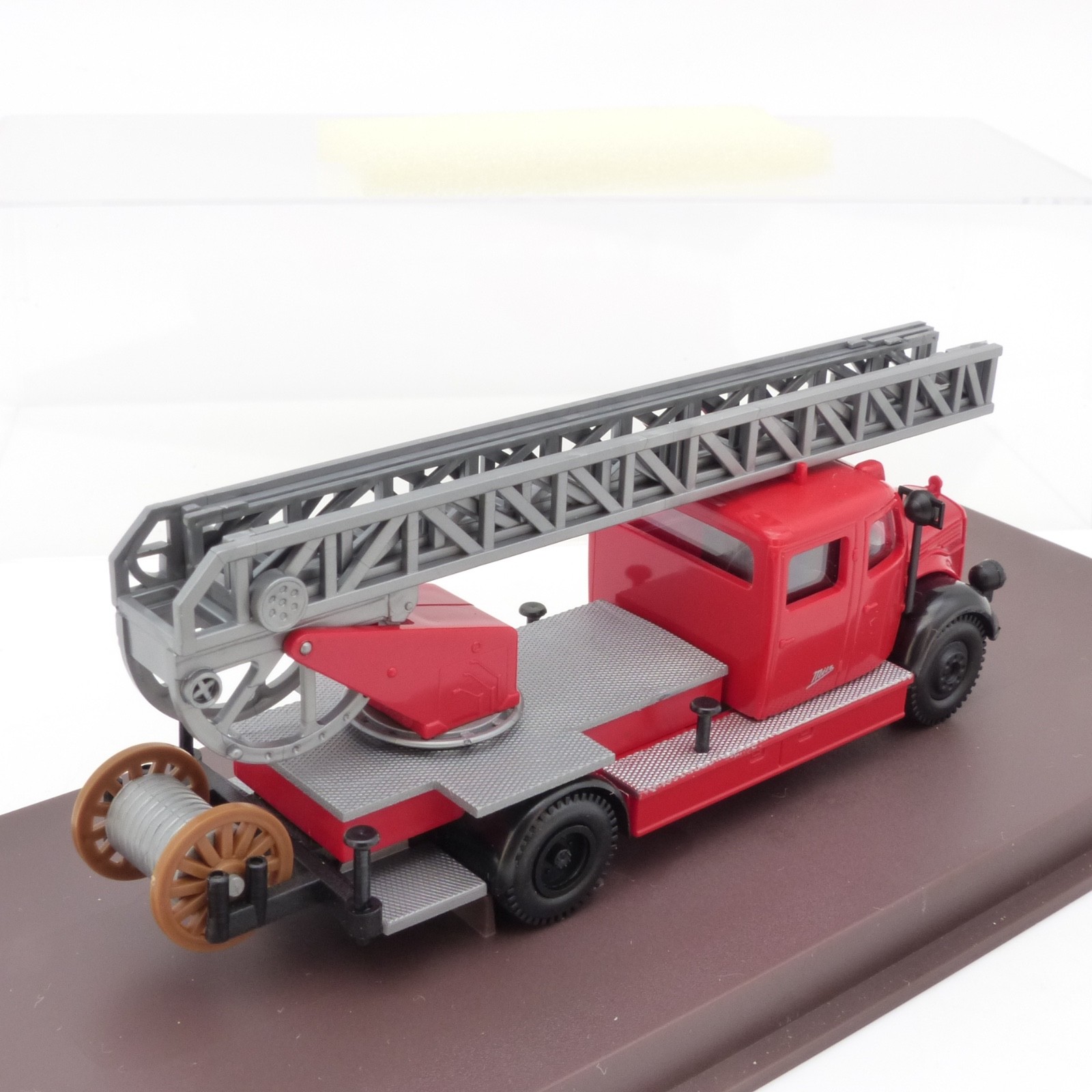 Brekina 1:87 4030 Mercedes Benz 311 Drehleiter der Feuerwehr in OVP EX8198 – Bild 3