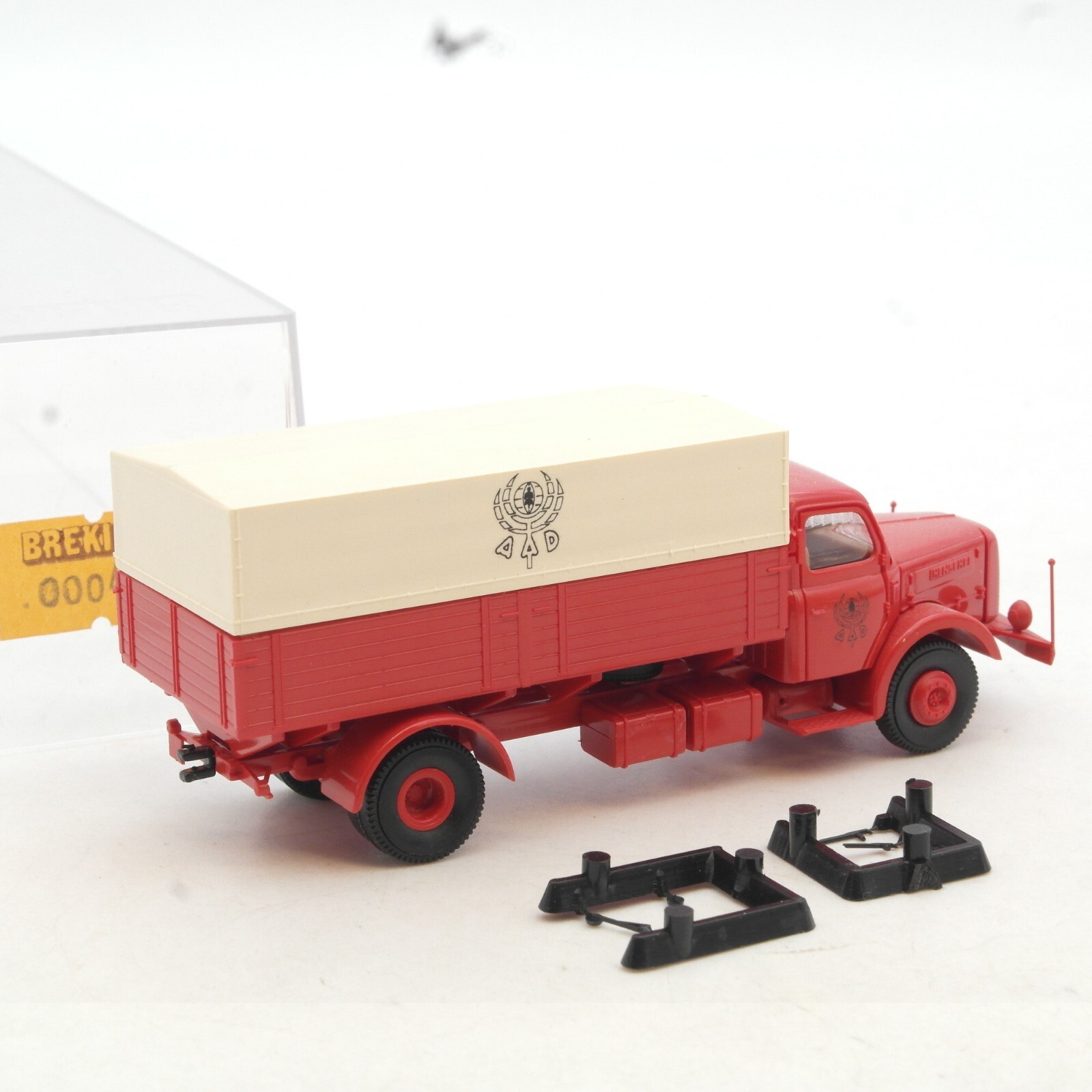 Brekina 1:87 Henschel HS 140 Pritsche Friedensdorf International in EVP RF9818 – Bild 3