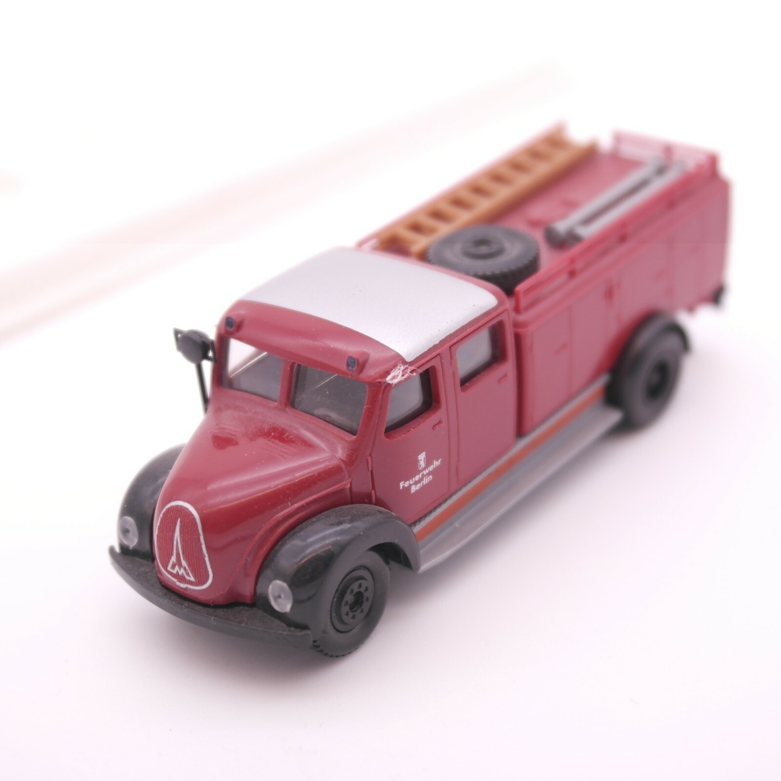 Brekina 1:87 Magirus Gerätewagen Feuerwehr Berlin in EVP RT781