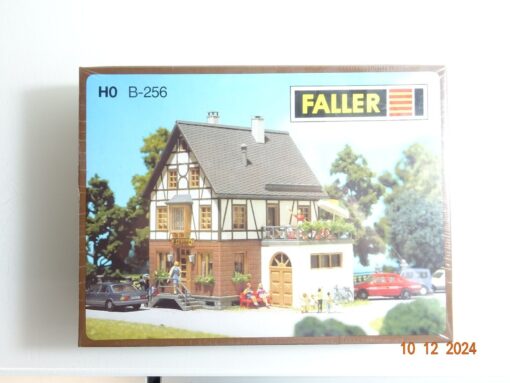 Faller H0 B 256 Pension siehe Foto in OVP CK4764