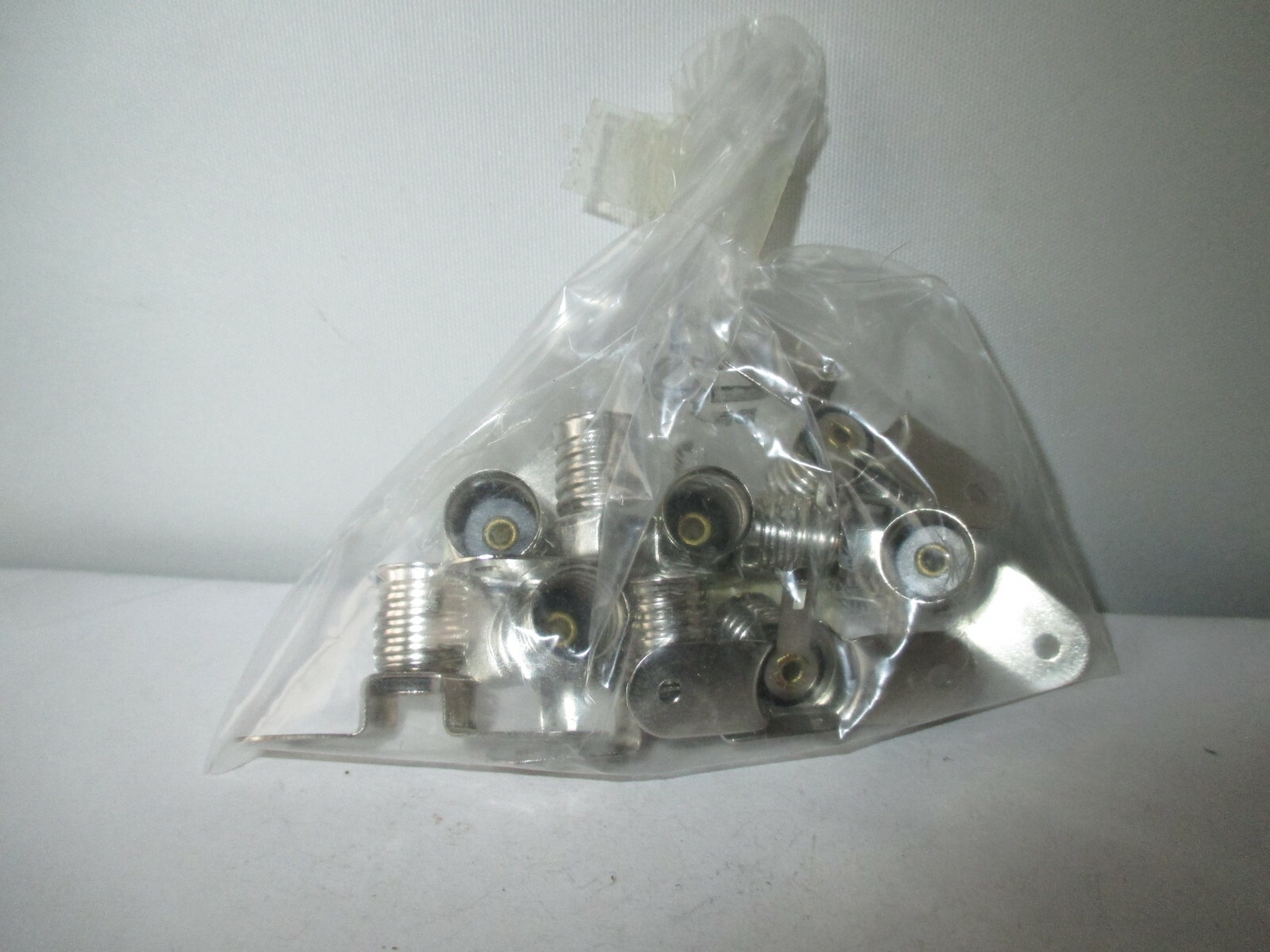 Firma ? 530374 Fassung E10 Brückenfassung 10 Stück m.VP  WZ484 – Bild 3