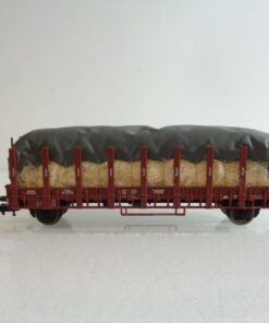 Fleischmann H0 Rungenwagen mit Strohladung unter Plane der DR BH728 o.