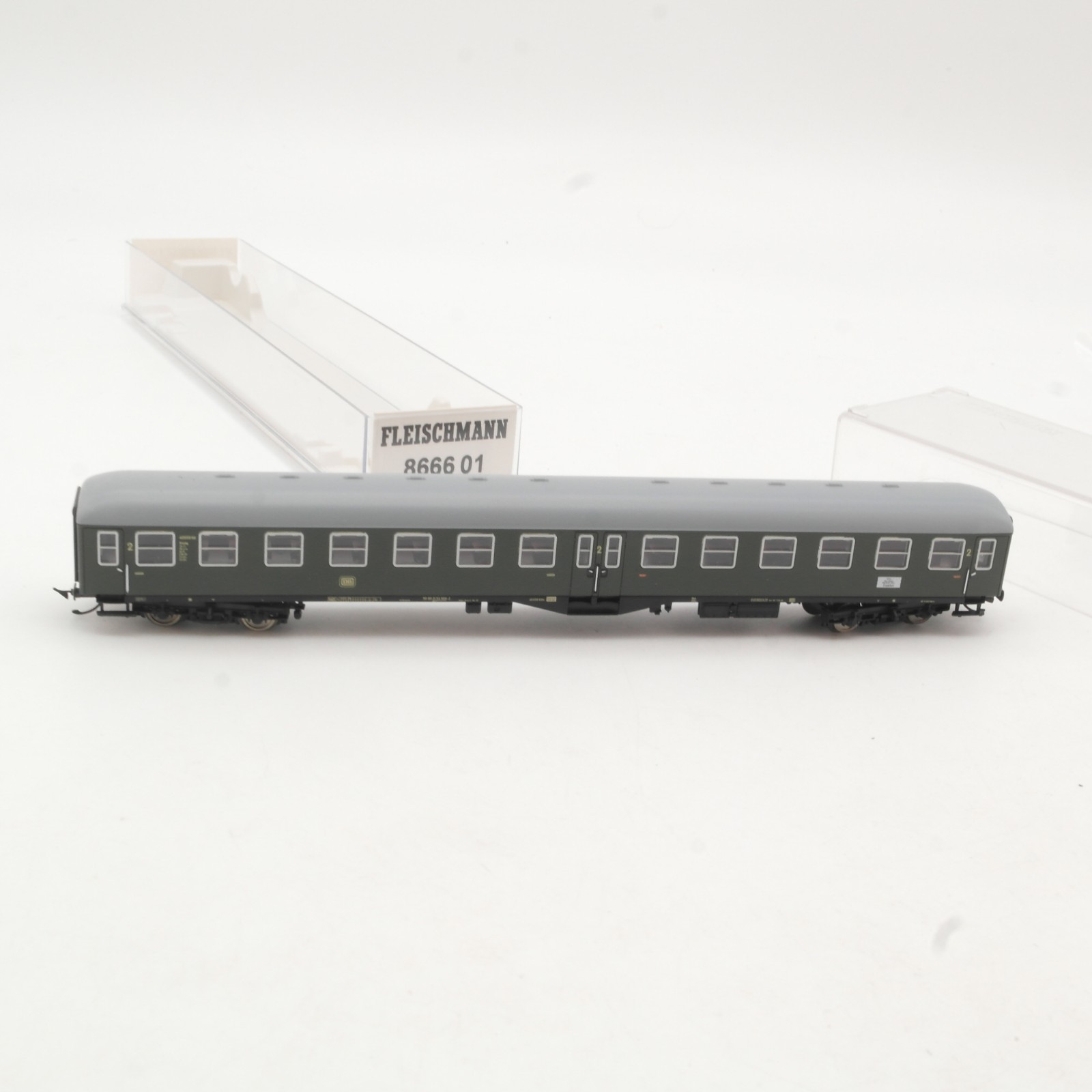 Fleischmann N 8666 01 Mitteleinstiegswagen 2. Klasse der DB in OVP RR5348