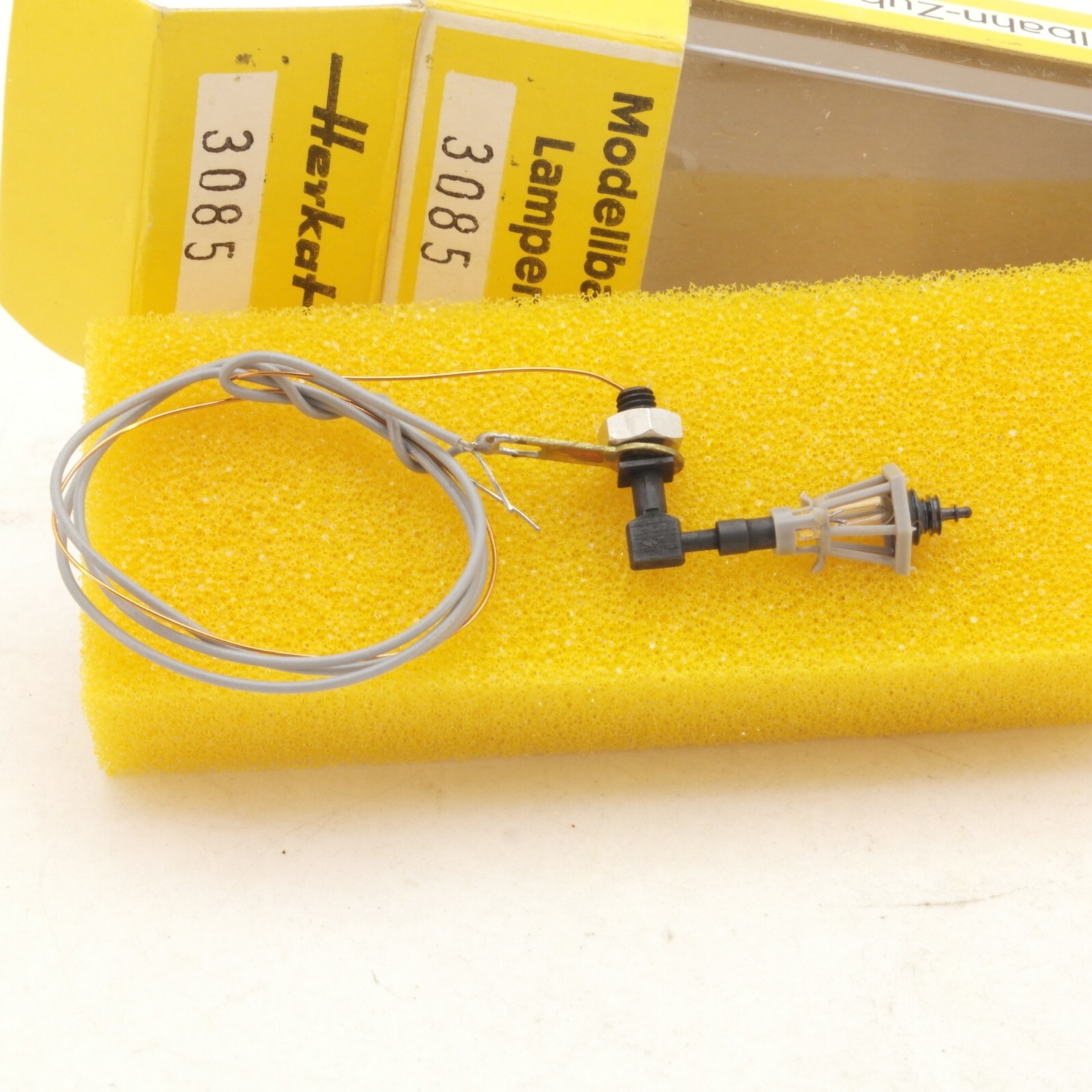 Herkat H0 3085 Modellbahn-Lampe in OVP RG4954 – Bild 3