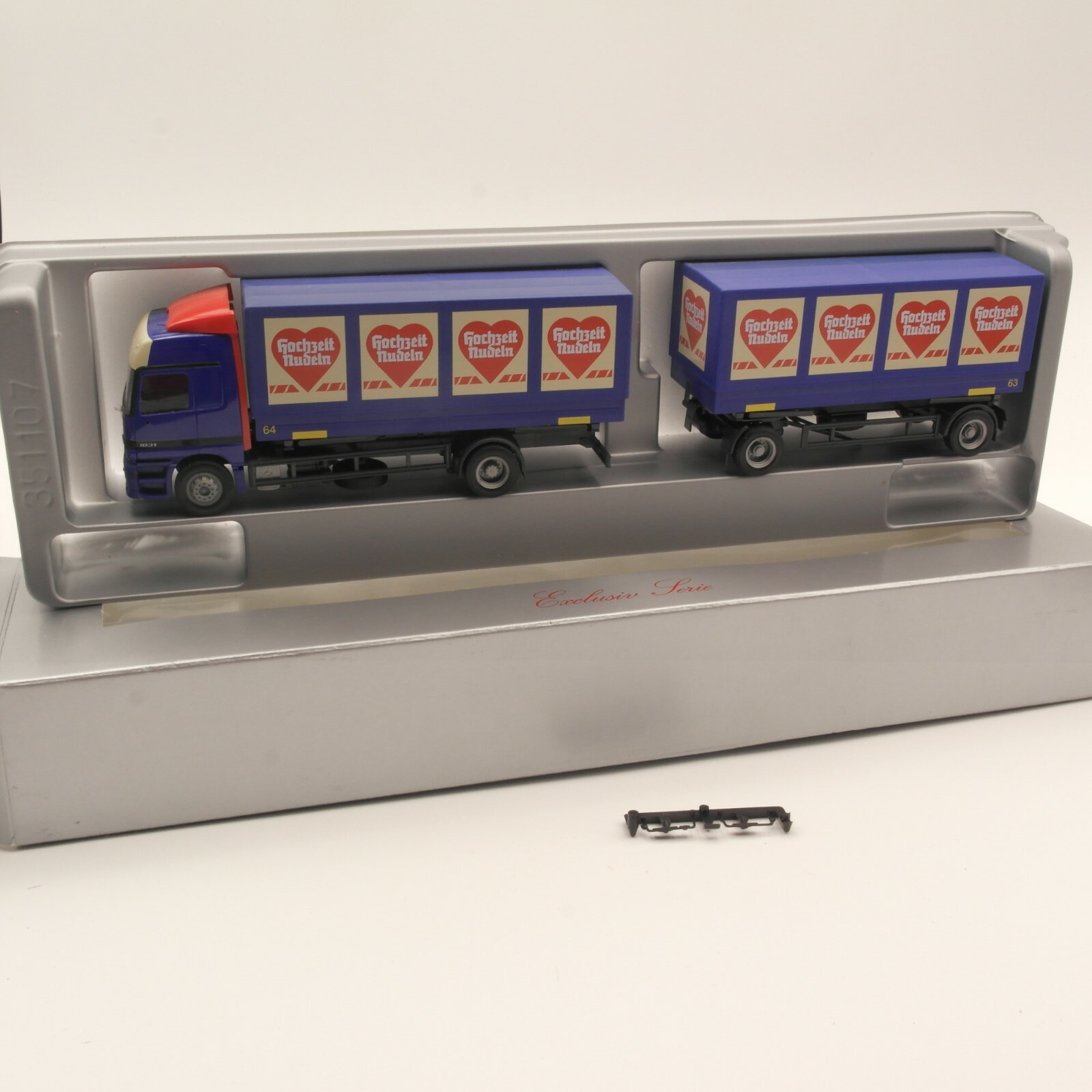 Herpa 1:87  MB Actros Wechsel Planen "Hochzeit Nudeln" in OVP ER3030