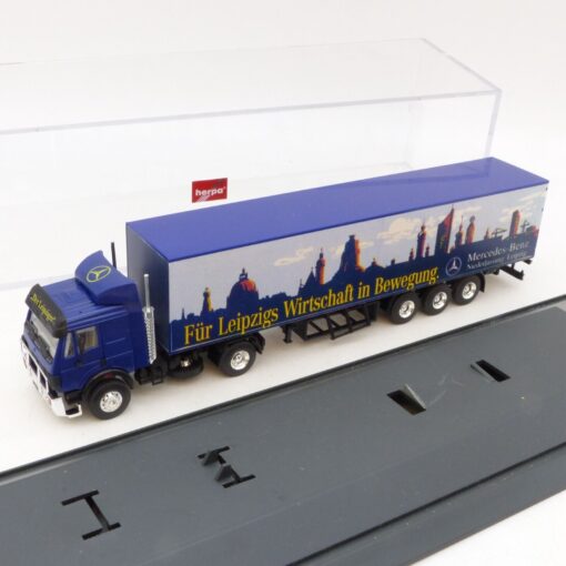 Herpa 1:87 Mercedes SK Sattelzug Niedelassung Leipzig, in PC-Box EB8630
