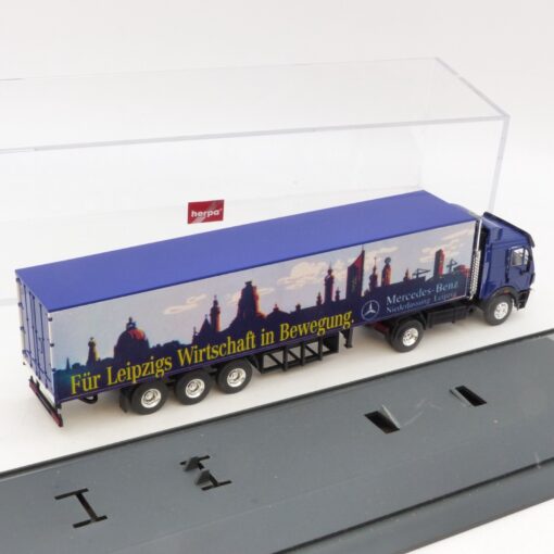 Herpa 1:87 Mercedes SK Sattelzug Niedelassung Leipzig, in PC-Box EB8630 – Bild 3