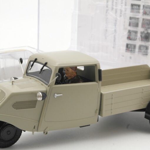 Hübner 1:32 7006 Tempo Hanseat Tieflade-Pritsche mit Fahrer in PC Box QR5632 – Bild 4