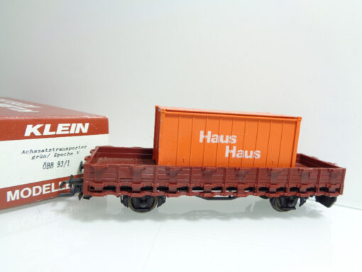 Klein Modellbahn H0 Rungenwagen mit Container der ÖBB in EVP JD2717