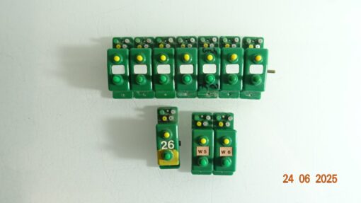 Konvolut Trix Express Weichen und Signalschalter 10tlg. siehe Foto CK8965 o.