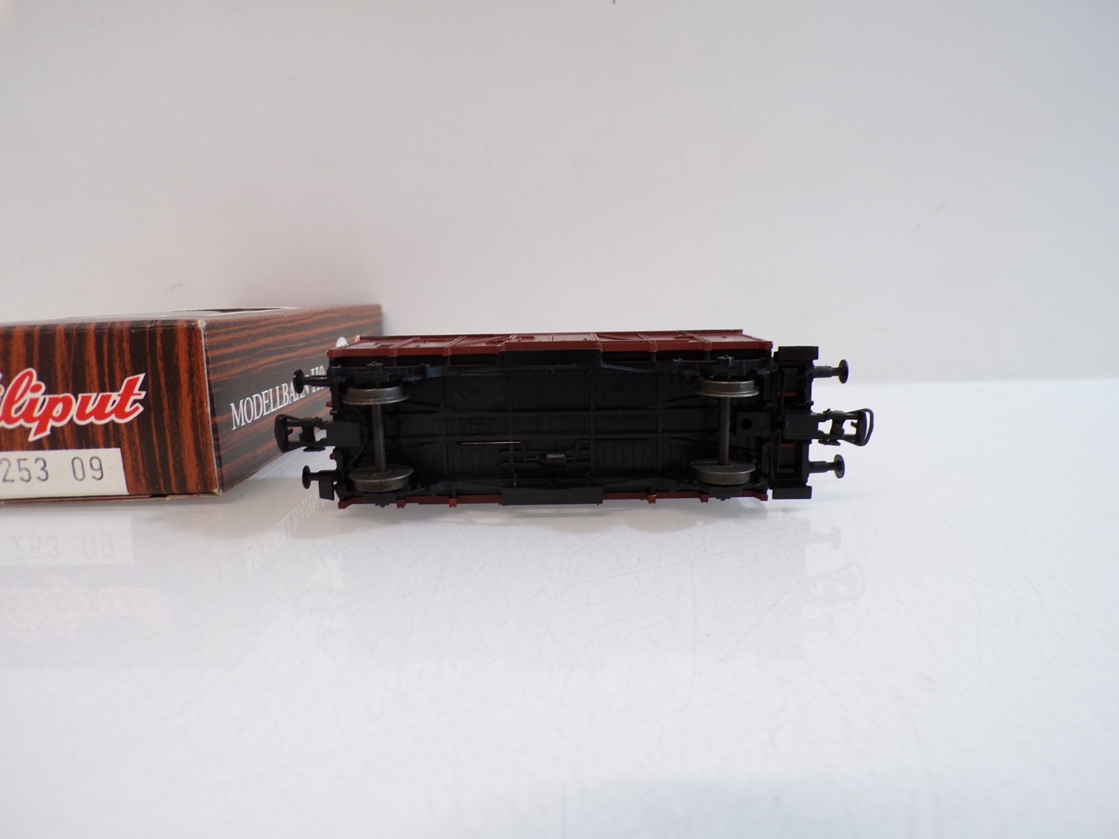 Liliput H0 25309 gedeckter Güterwagen mit Bremserhaus der DR in OVP BH1770 – Bild 4