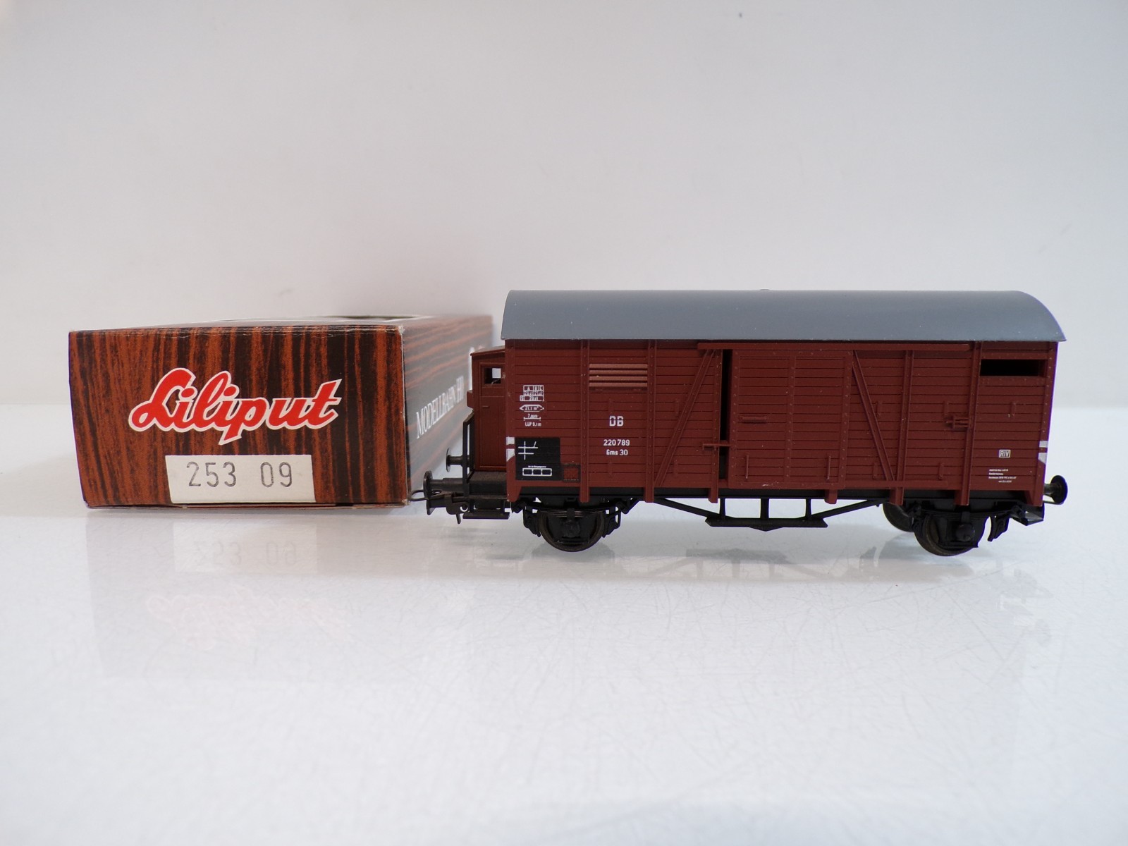 Liliput H0 25309 gedeckter Güterwagen mit Bremserhaus der DR in OVP BH1770