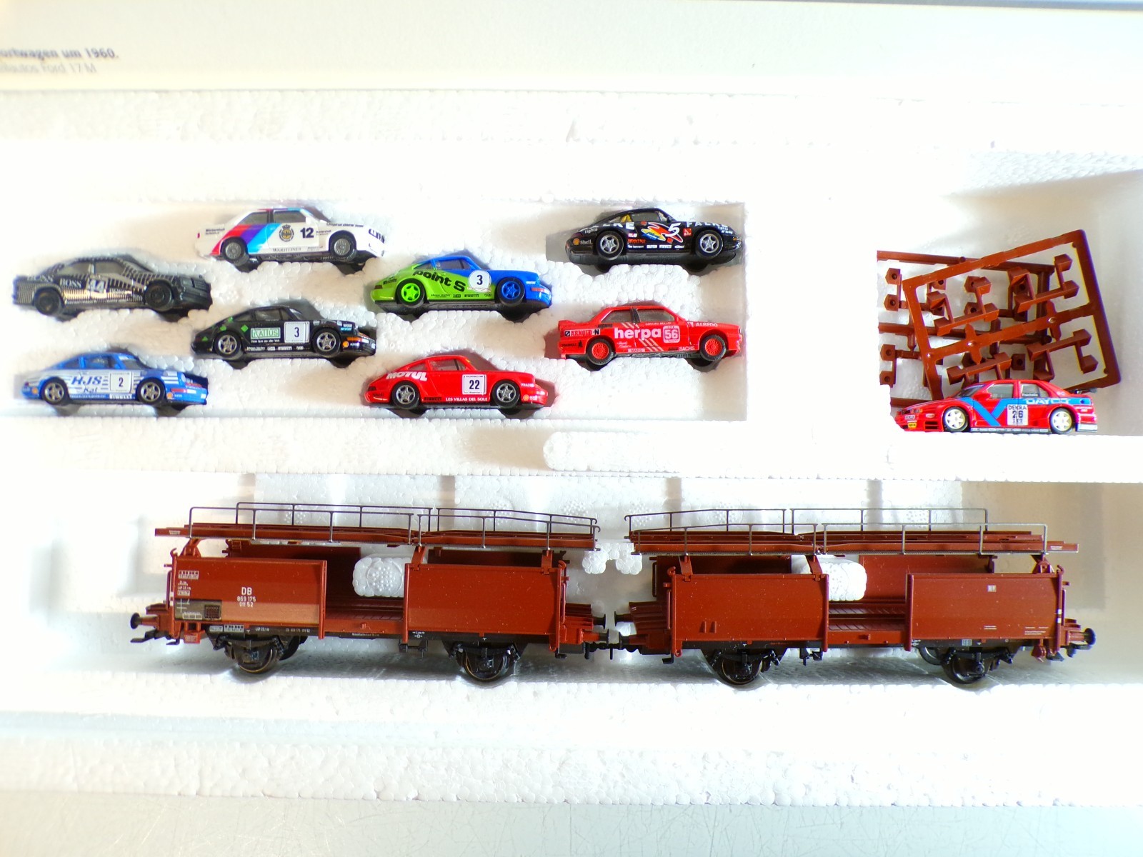 Märklin H0 46122 Autotransportwagen mit 9 Tourenwagen in OVP BH1191 – Bild 3