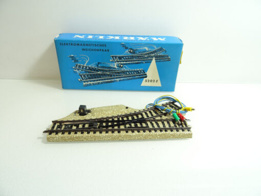 Märklin H0 5202 M-Gleis elekt. Weiche links siehe Foto in OVP CK557