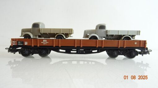 Märklin H0 Niederbordwagen vierachsig mit 2 LKW der DB PR9374 o. – Bild 4