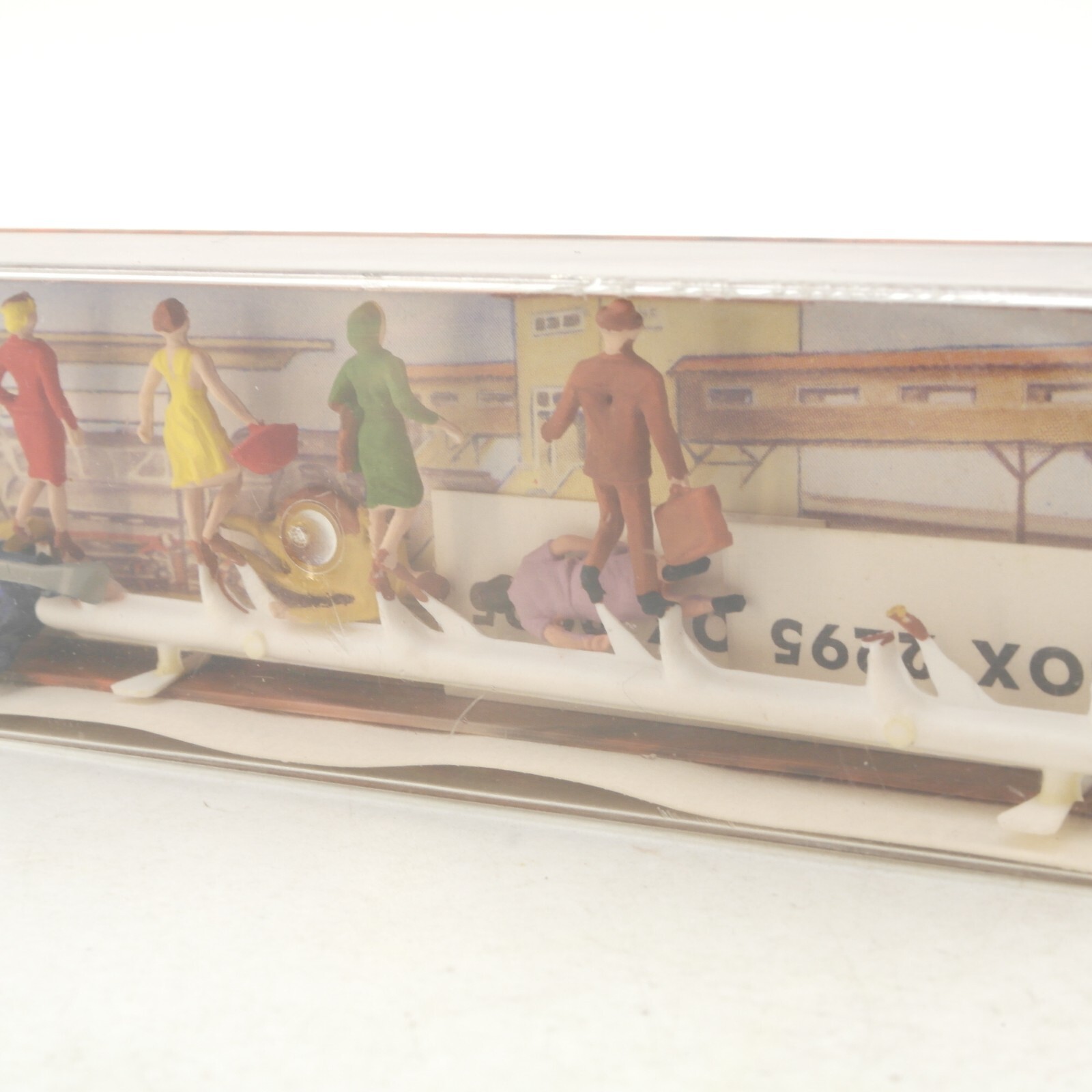 Merten H0 2295 Passanten 6 Stück in OVP RG6656 – Bild 4