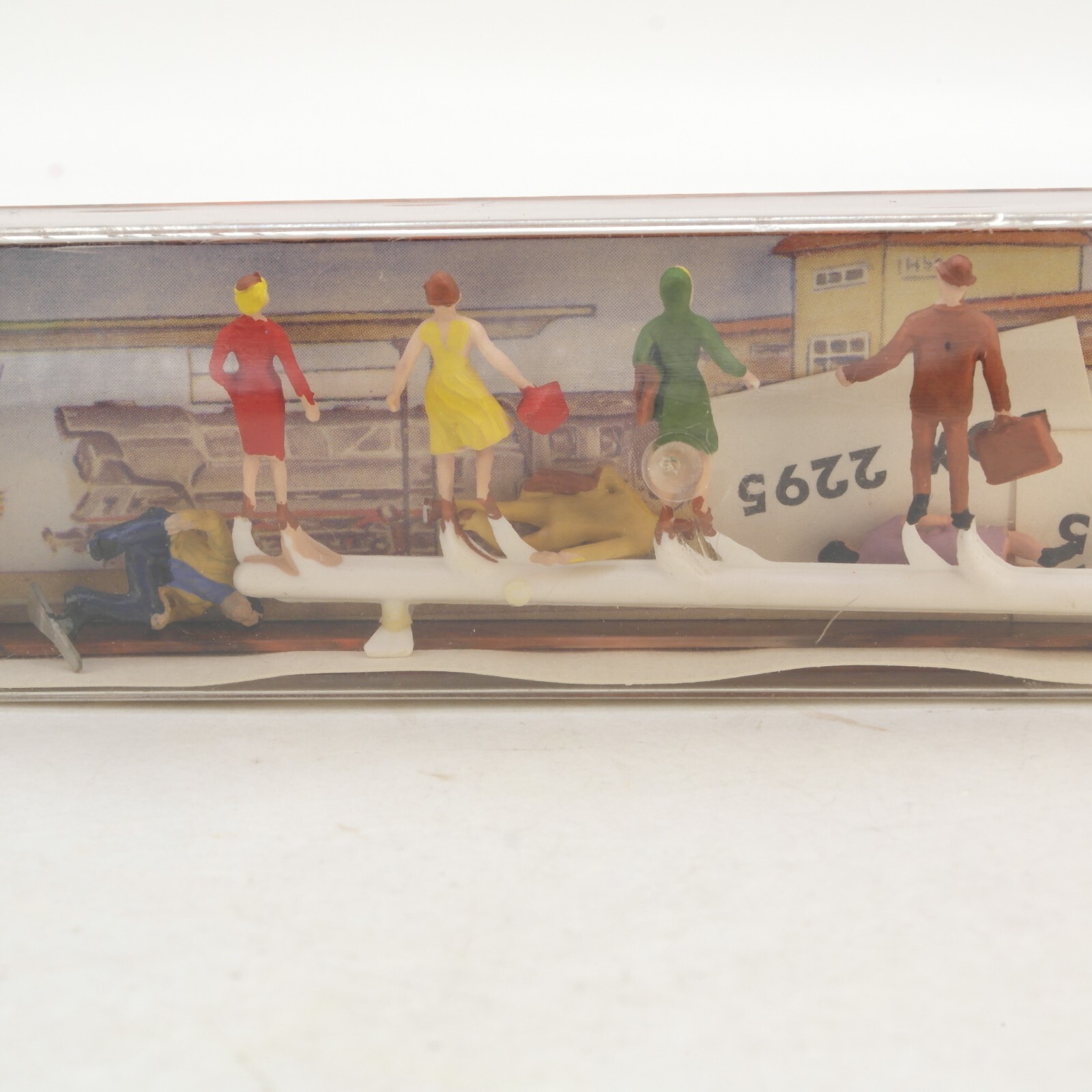 Merten H0 2295 Passanten 6 Stück in OVP RG6656