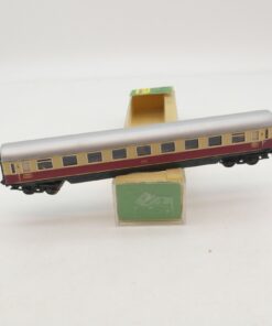 Minitrix N Personenwagen 1. Klasse der DB in EVP RI6942