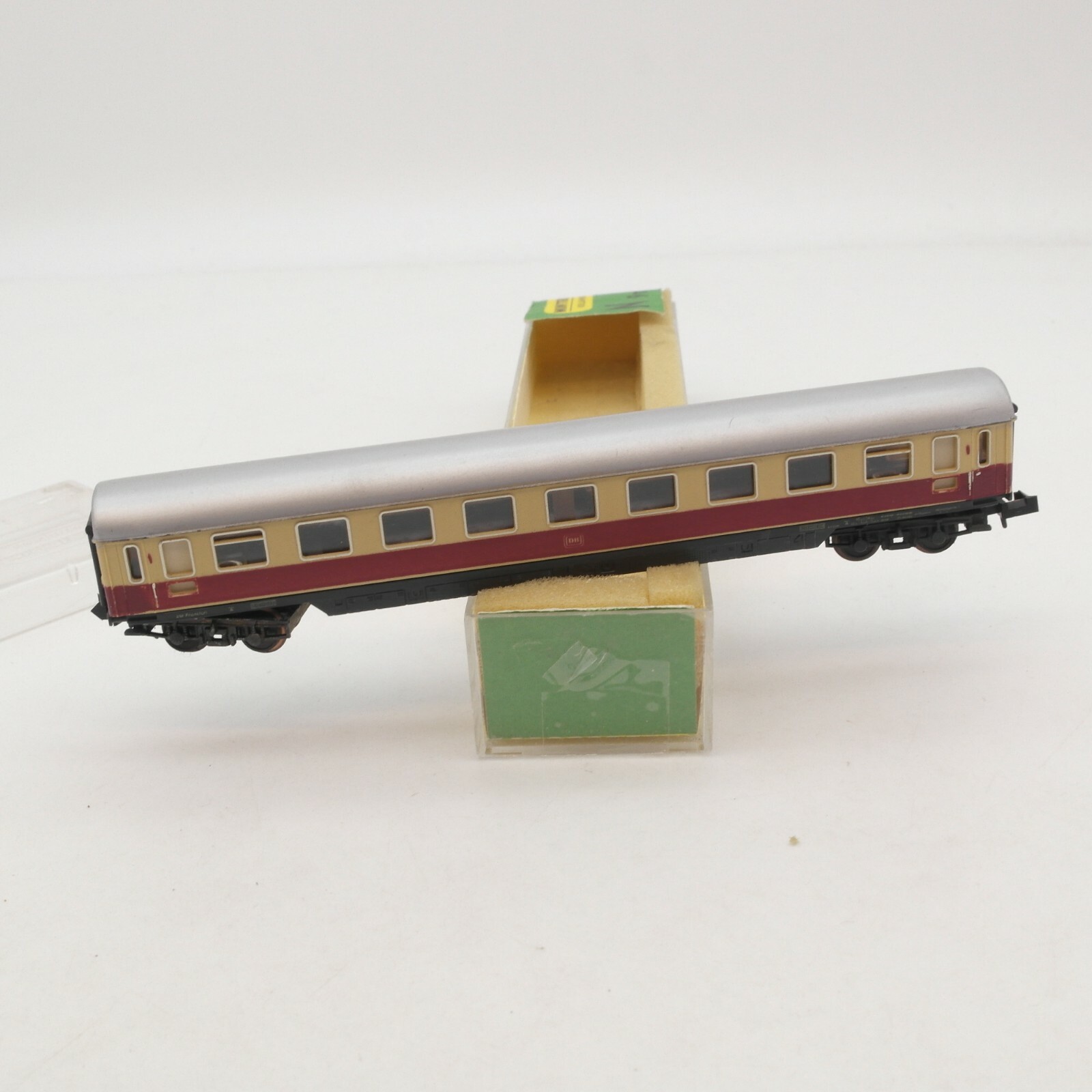 Minitrix N Personenwagen 1. Klasse der DB in EVP RI6942