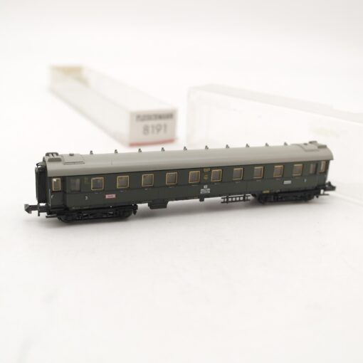Minitrix N Personenwagen 16469 3. Klasse der DR in EVP RR2483
