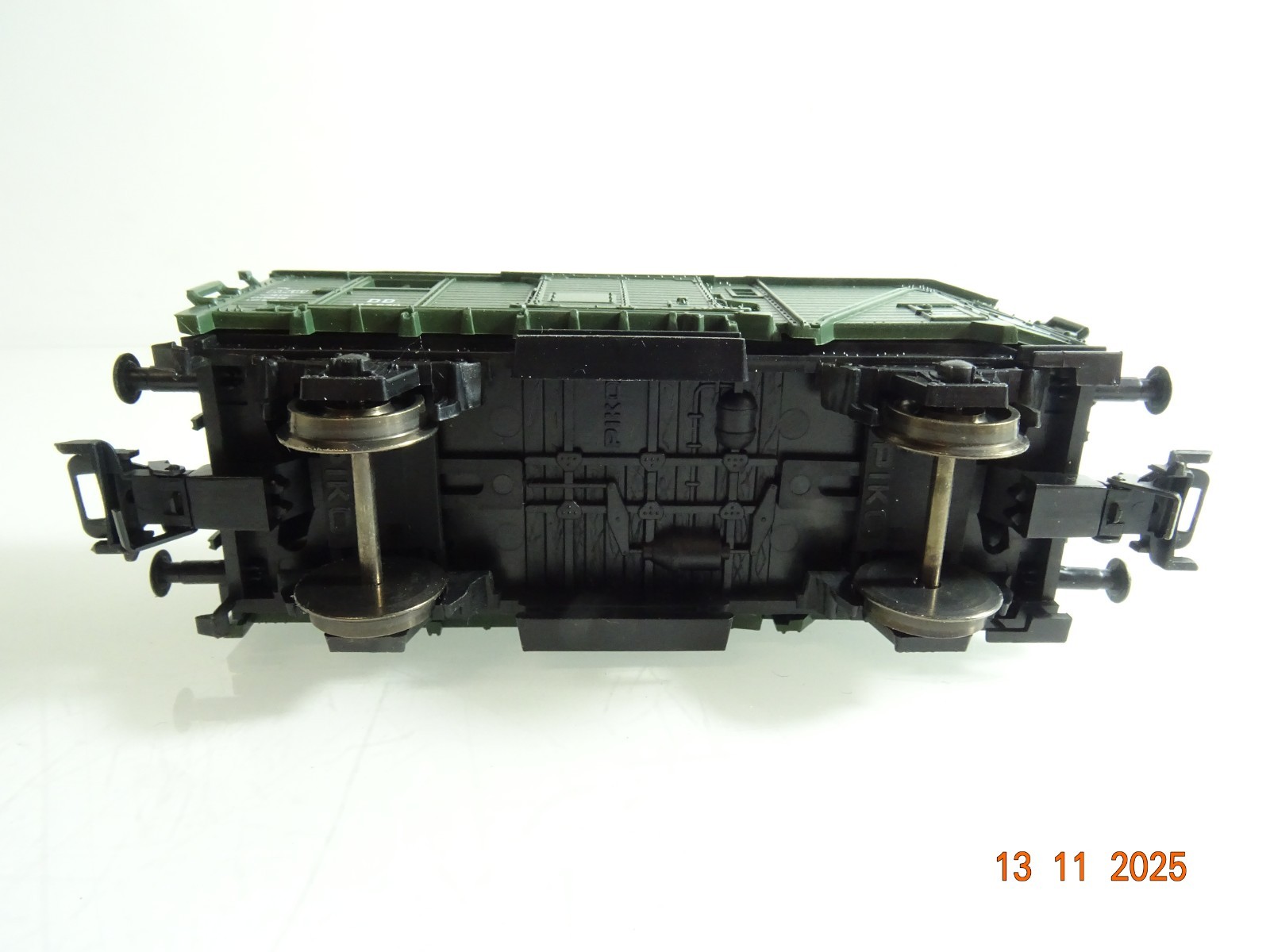 Piko H0 Güterzug-Begleitwagen 122 620 der DB RR4590 o. – Bild 5