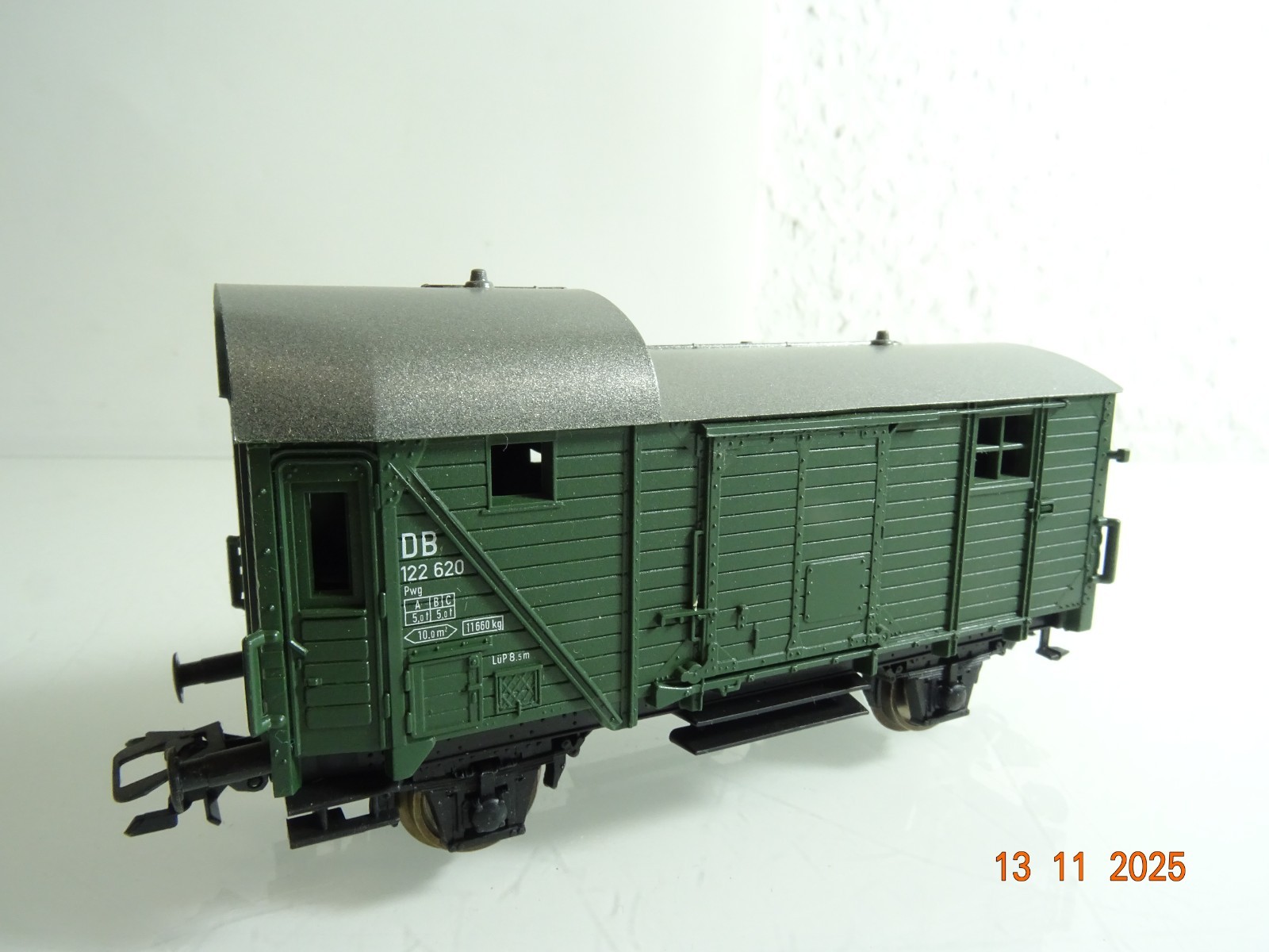 Piko H0 Güterzug-Begleitwagen 122 620 der DB RR4590 o.
