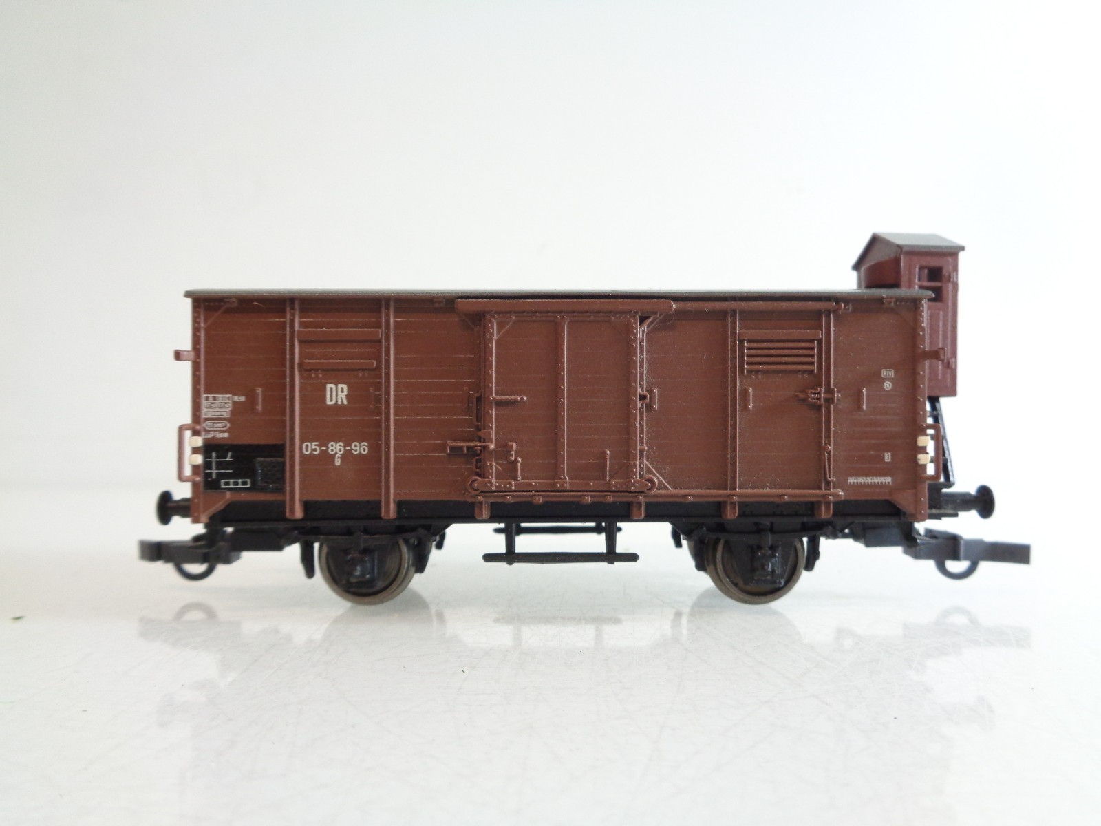 Piko H0 gedeckter Güterwagen 05-86-96 mit Bremserhaus 118 362 der DR BH964 o. – Bild 3