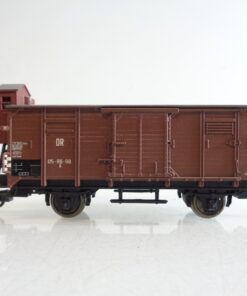 Piko H0 gedeckter Güterwagen 05-86-96 mit Bremserhaus 118 362 der DR BH964 o.