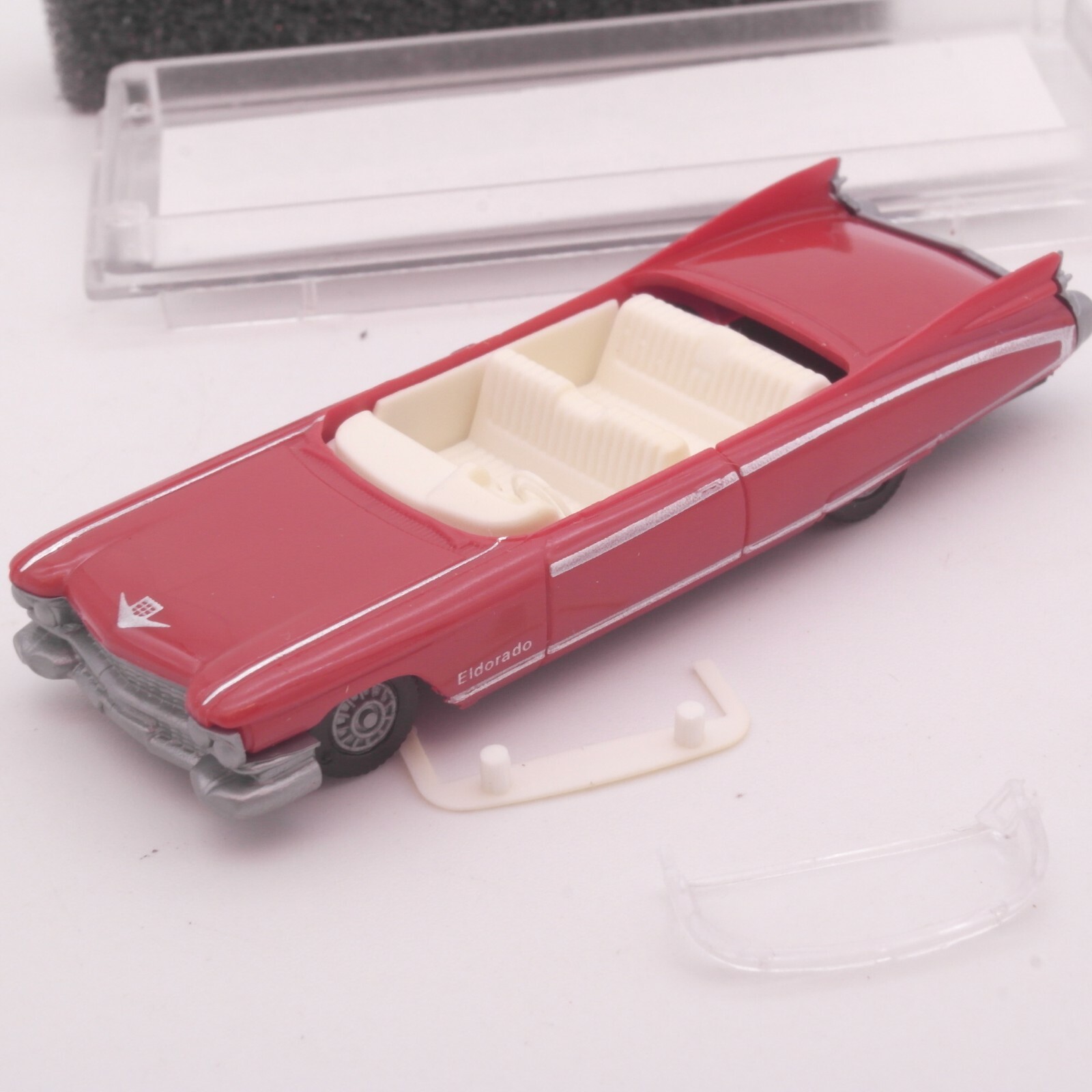 Praline 1:87 5102 Cadillac `59 Cabrio offen in OVP RT4158