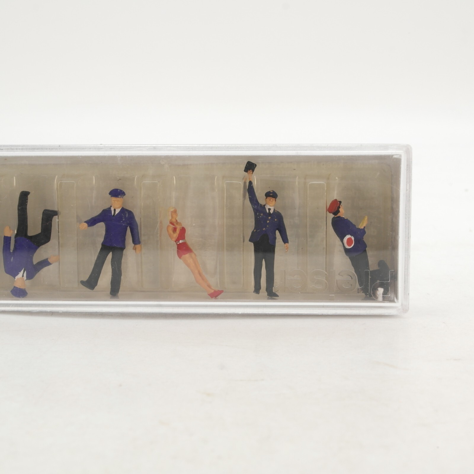 Preiser H0 10416 Bahnpersonal DB + Fahrgast in OVP RG7477 – Bild 4