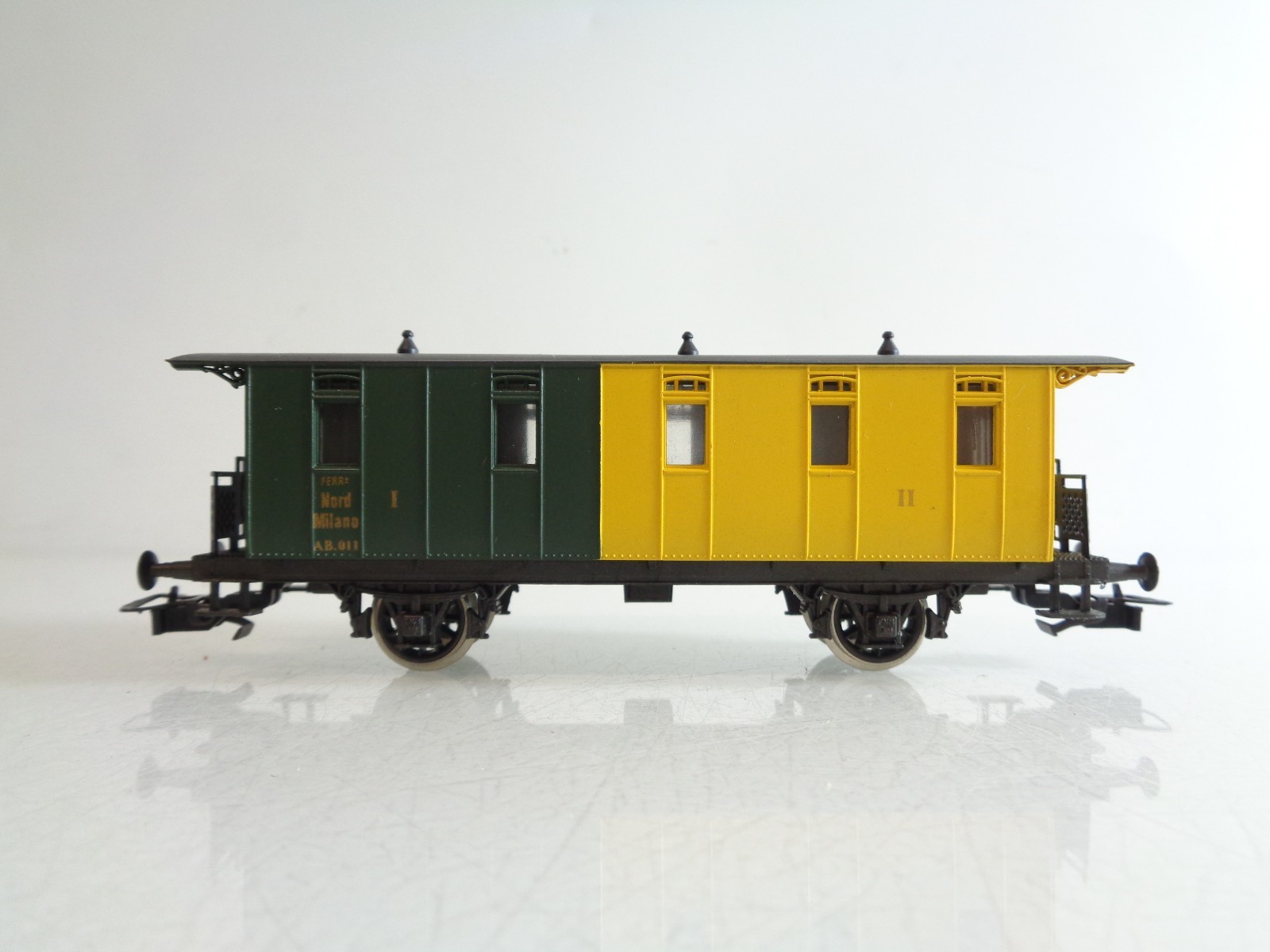 Rivarossi H0 Personenwagen 1./2.Kl. der Ferro Nord Milano BH1002 o. – Bild 3