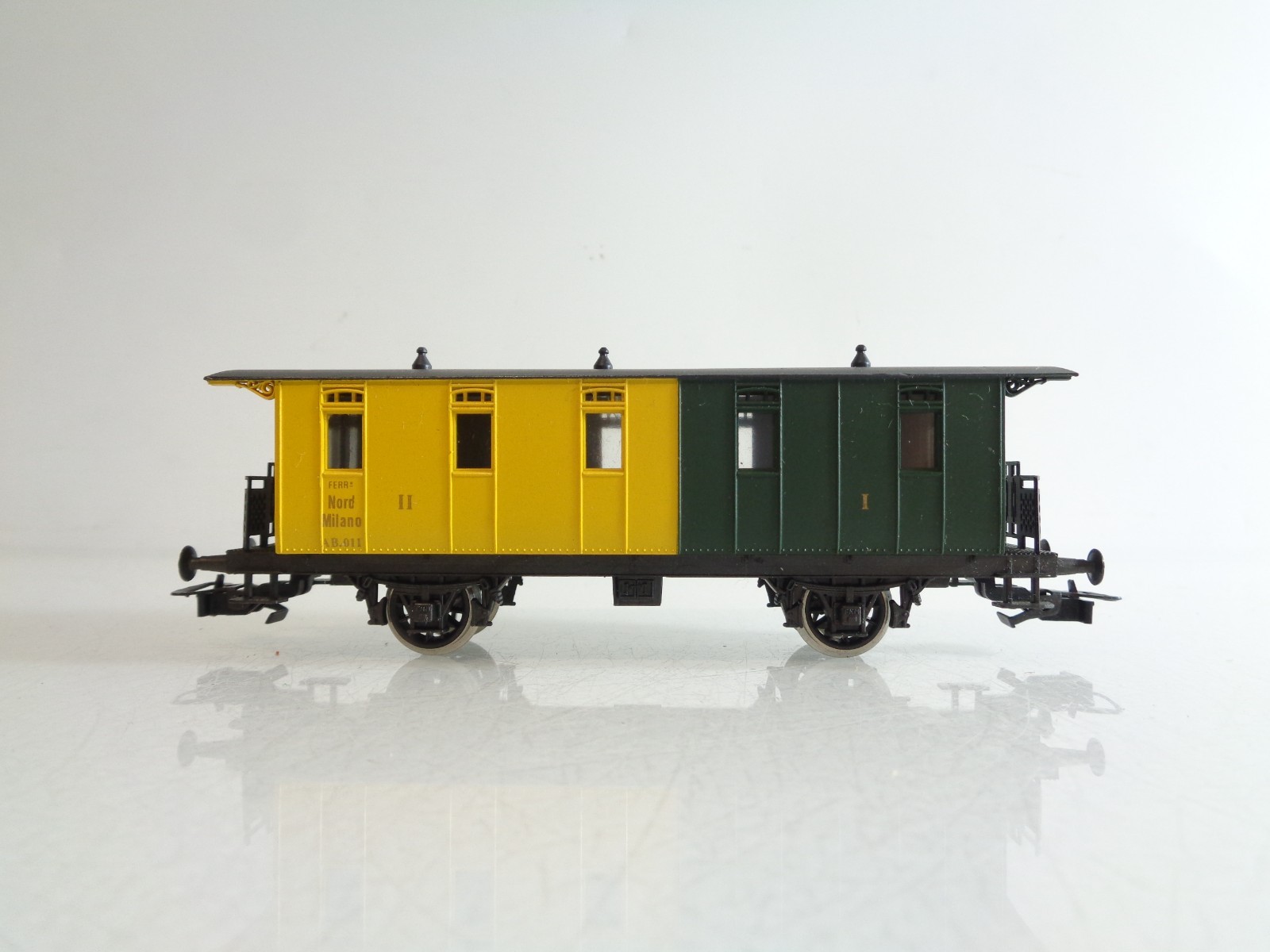 Rivarossi H0 Personenwagen 1./2.Kl. der Ferro Nord Milano BH1002 o.