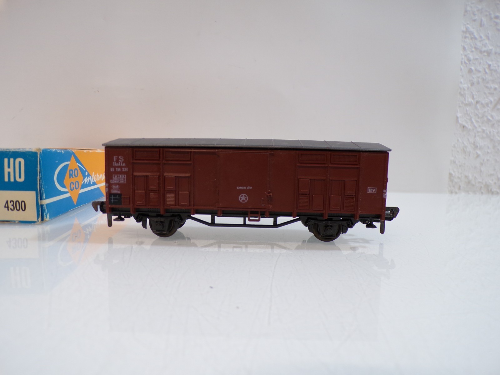 Roco H0 4300 gedeckter Güterwagen Spitzdach der FS in OVP BH1728 – Bild 3