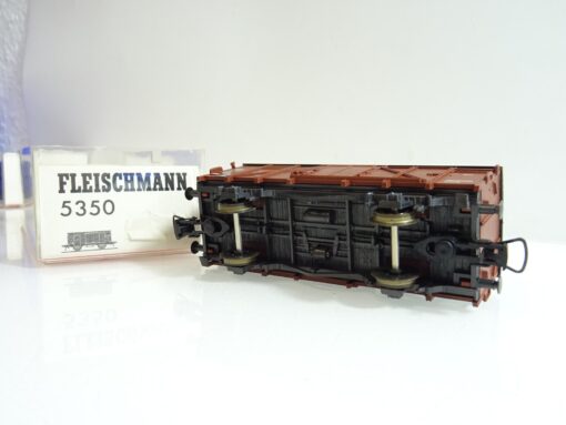 Roco H0  gedeckter Güterwagen der DR mit in EVP PR4 – Bild 4