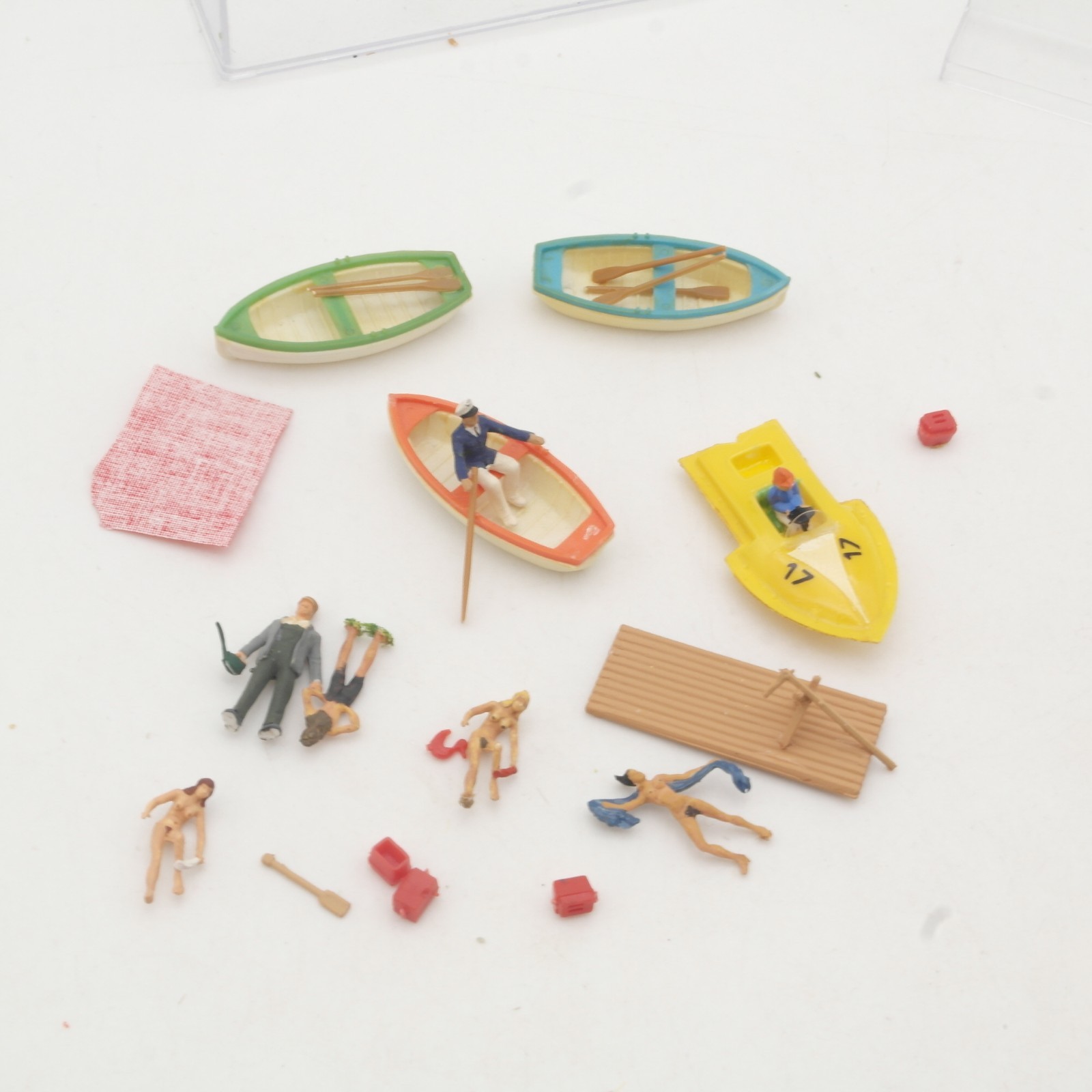 Spur H0 Set Figuren Boote und Zubehör, siehe Foto in EVP RR5560 – Bild 3