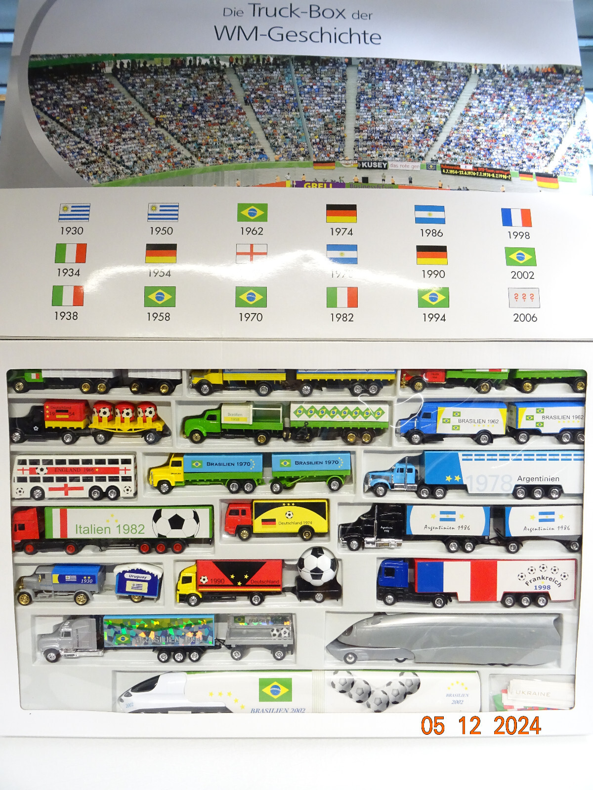 Werbemodelle Truck-Box 18tlg. WM-Geschichte in OVP LE7723 – Bild 3