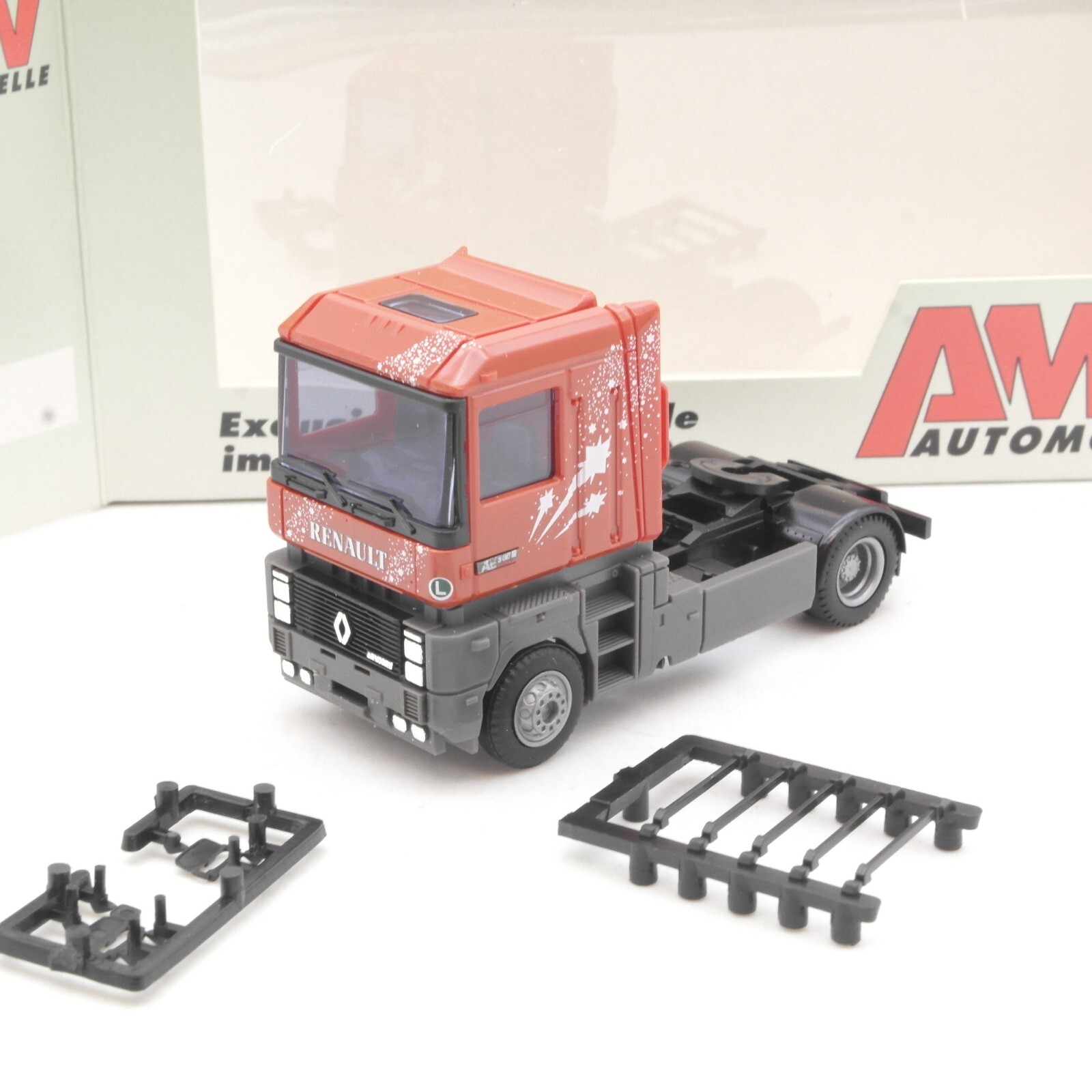 AWM / AMW 1:87 70001 Renault AE 500 Zugmaschine in OVP RA8779
