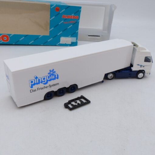 Albedo 1:87 Nr.: 295013 Volvo FH16 Sattelzug pinguin, in OVP EB1940 – Bild 3