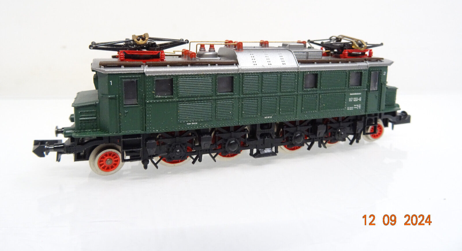 Arnold N 2456 E-Lok BR 117 120-6 der DB in OVP LE5876 – Bild 3