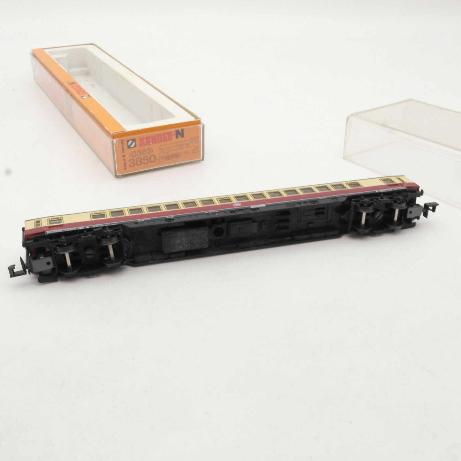 Arnold N Personenwagen 1. klasse 104 21 der DB in EVP RA5656 – Bild 3