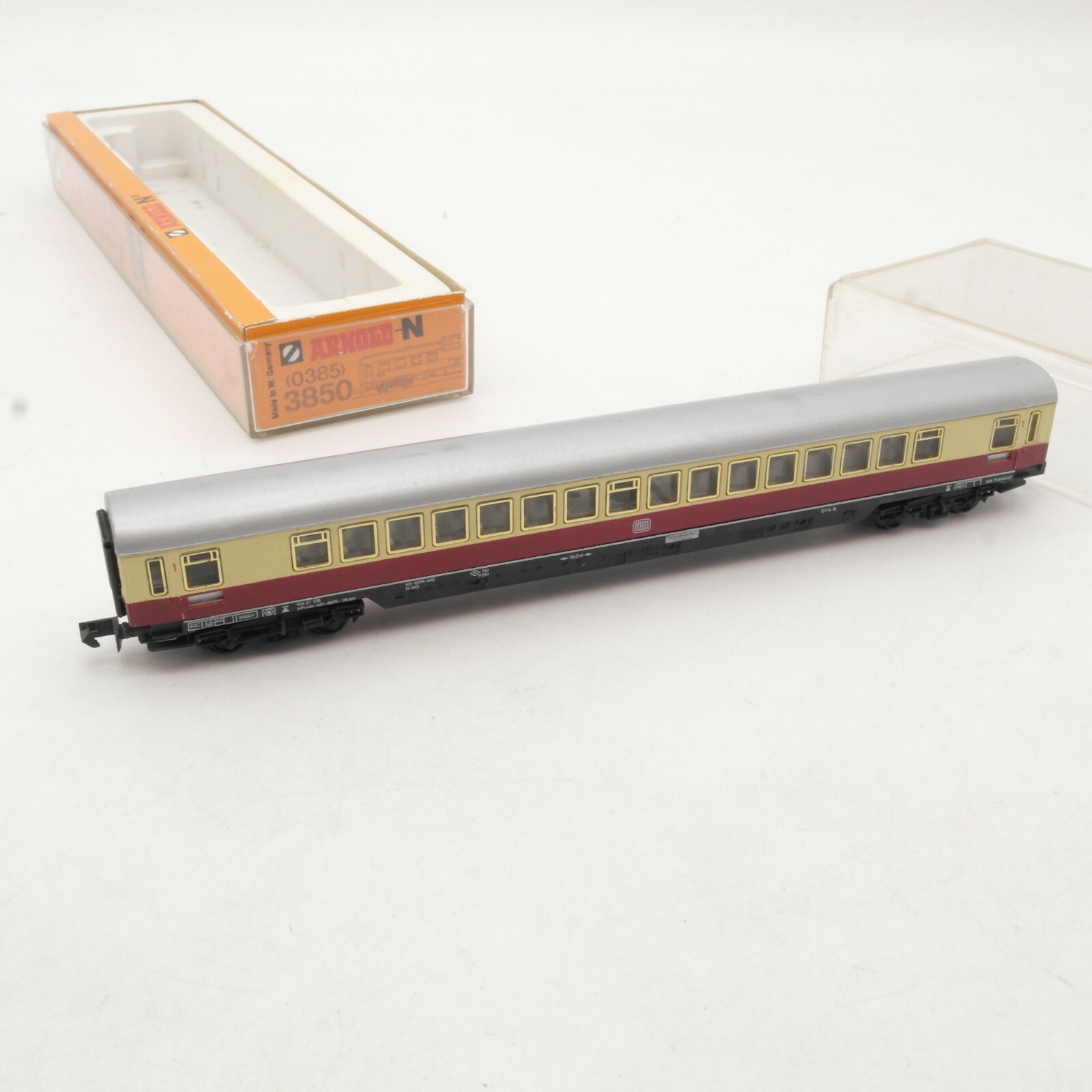 Arnold N Personenwagen 1. klasse 104 21 der DB in EVP RA5656