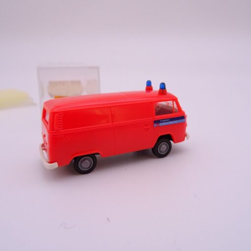 Brekina 1:87 3353 VW Bus T2 Kasten Flughafen Frankfurt Main in OVP QR3490 – Bild 3